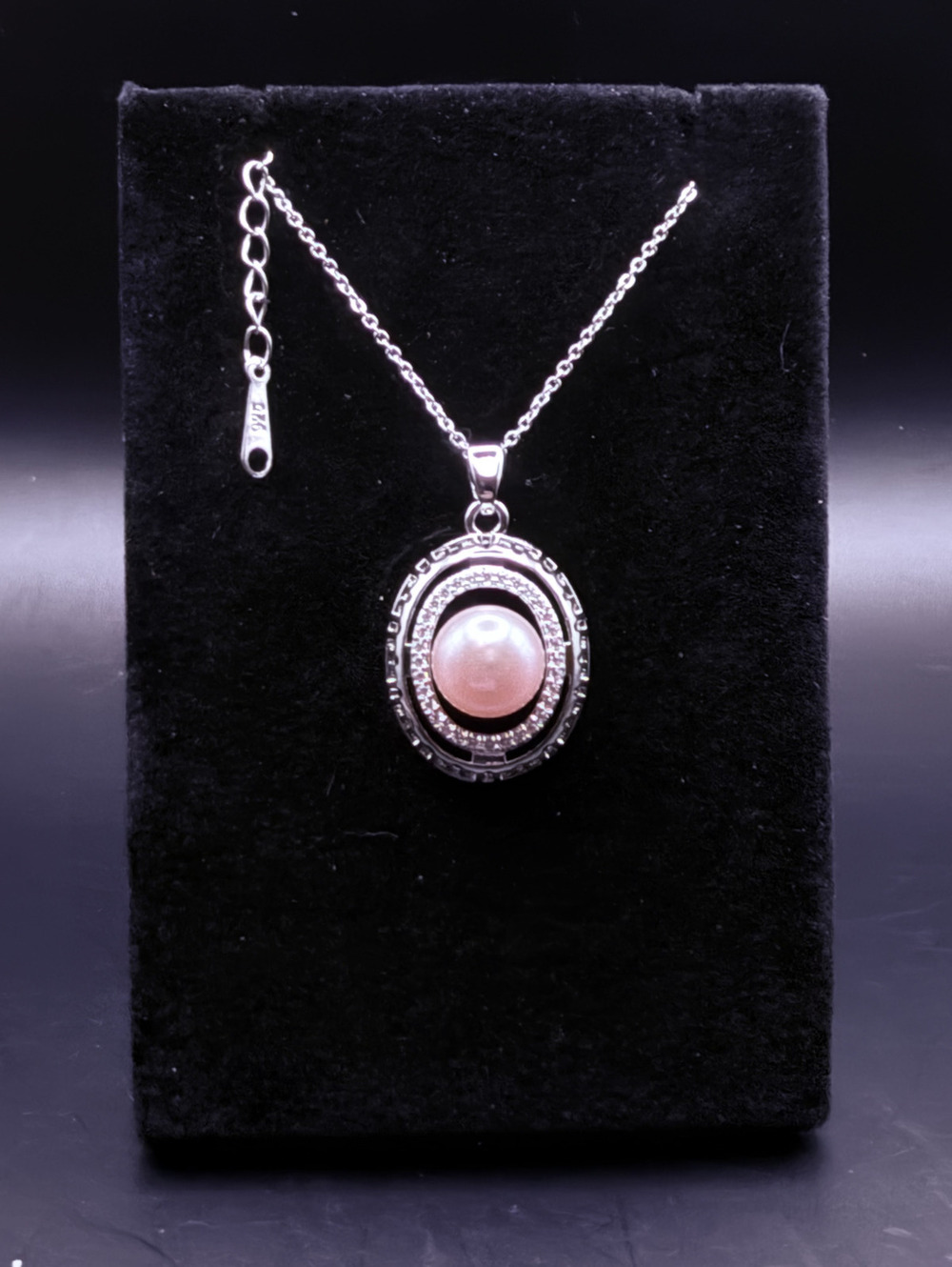 Freshwater Pearl oval pearl pendant necklace with crystal accents